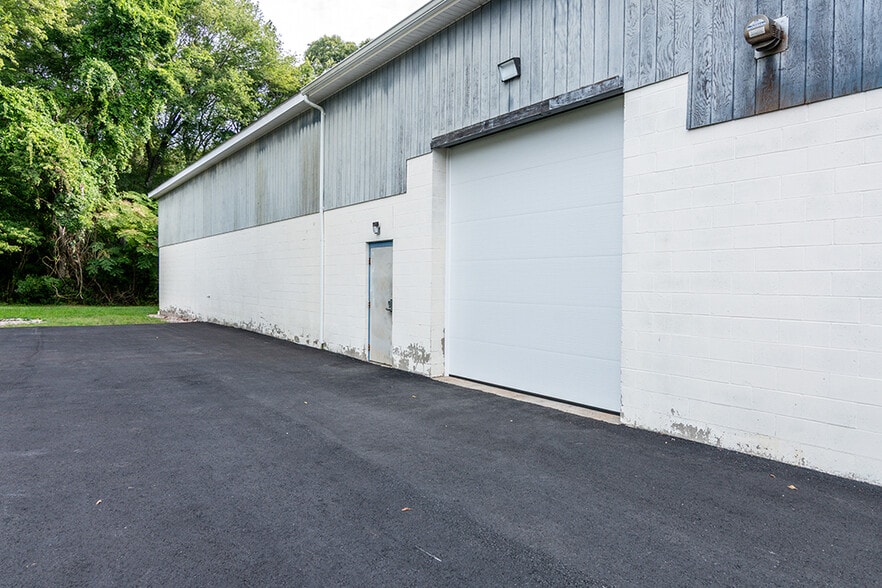 More Photos Of 102 Dean Knauss Dr, Narragansett Warehouse For Lease