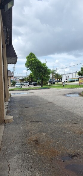 More Photos Of 4201-4237 NW 37th Ave, Miami Warehouse For Lease