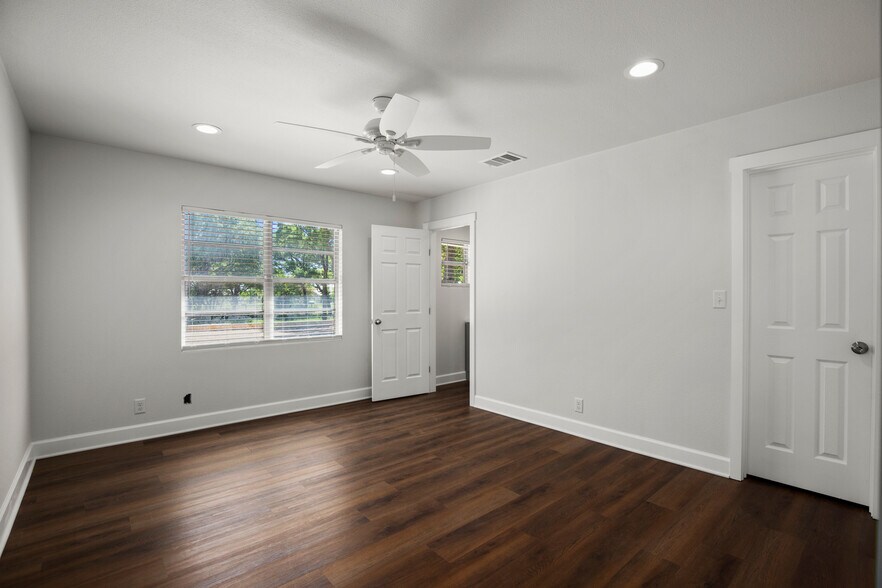 More Photos Of 603 W Highway 290, Dripping Springs Office For Sale