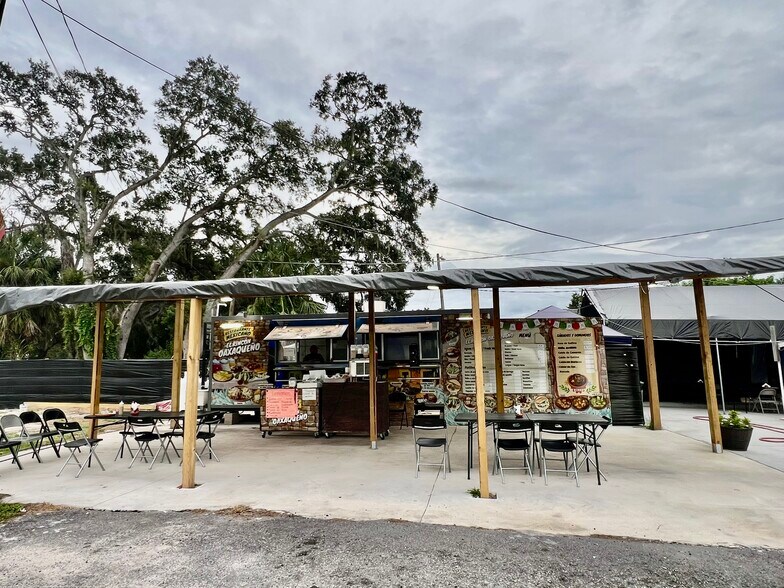 More Photos Of 6101 Symmes Rd, Gibsonton Restaurant For Sale