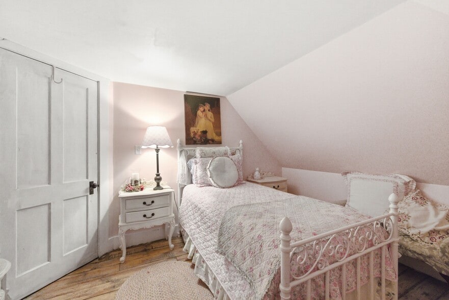 More Photos Of 8 Pleasant St, Plymouth Hospitality For Sale