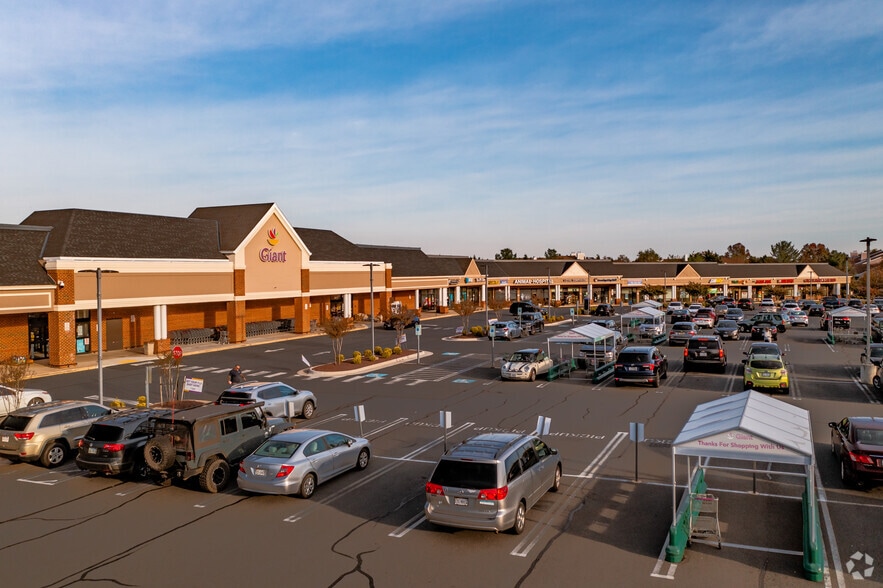 More Photos Of 43330 Junction Plz, Ashburn General Retail For Lease