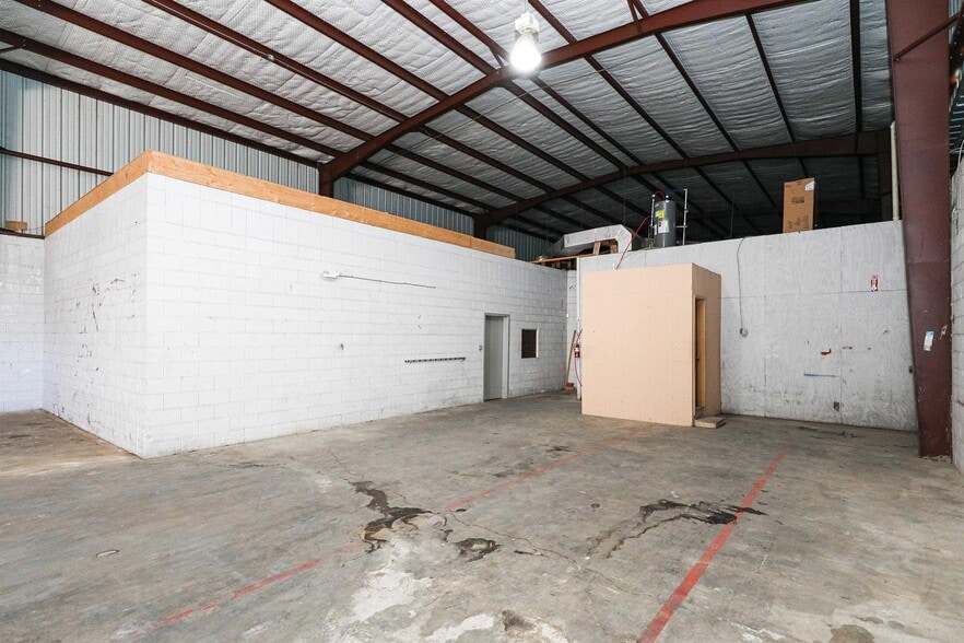 More Photos Of 5802 McPherson Rd, Laredo Industrial For Lease
