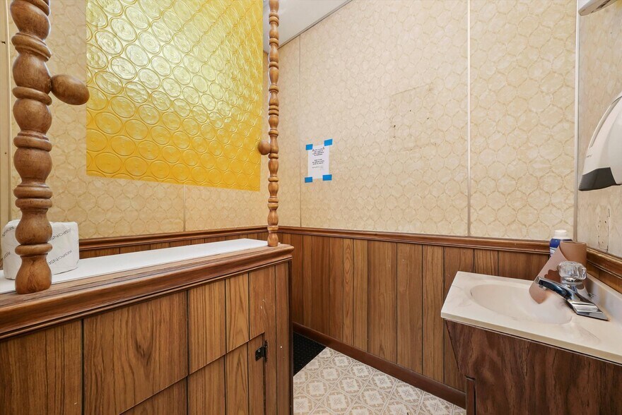 More Photos Of 526 N Western Ave, Chicago Manufacturing For Sale