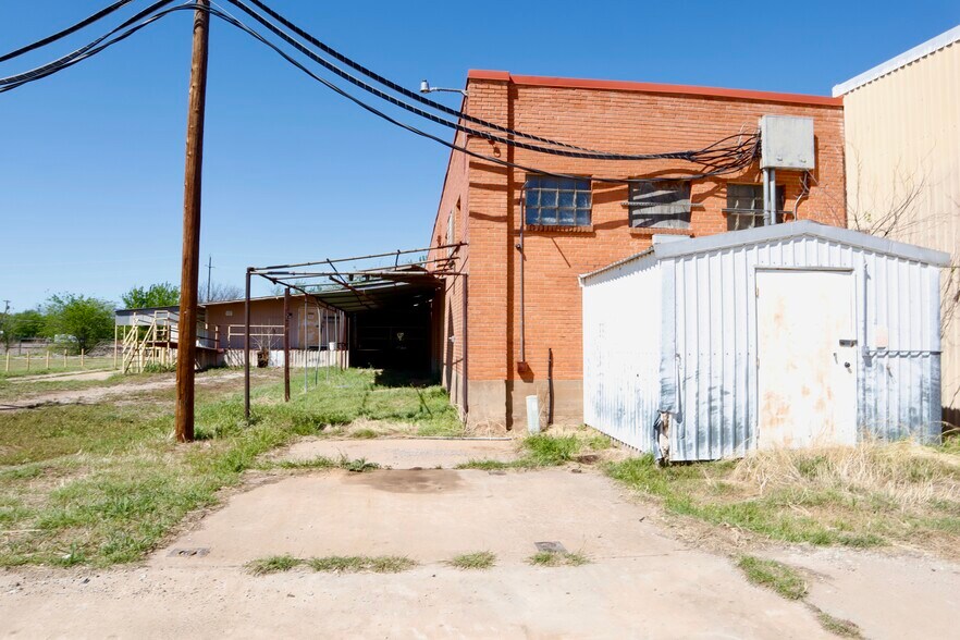 More Photos Of 912 N Beverly Dr, Wichita Falls Warehouse For Lease