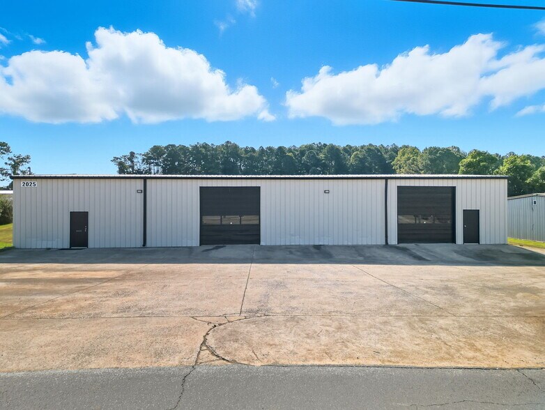 Primary Photo Of 2025 Marshall Huff Rd, Dallas Warehouse For Sale