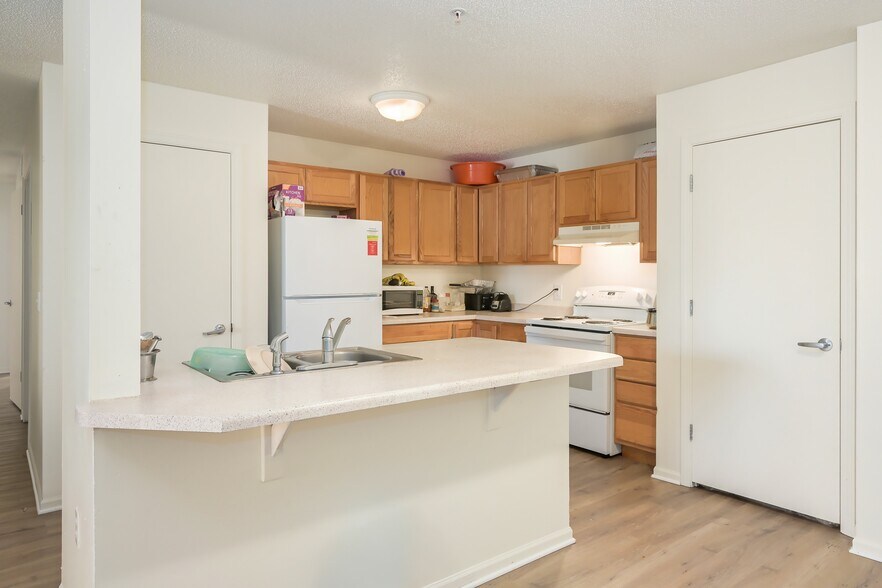 More Photos Of 2101 Washington St NE, Minneapolis Apartments For Sale