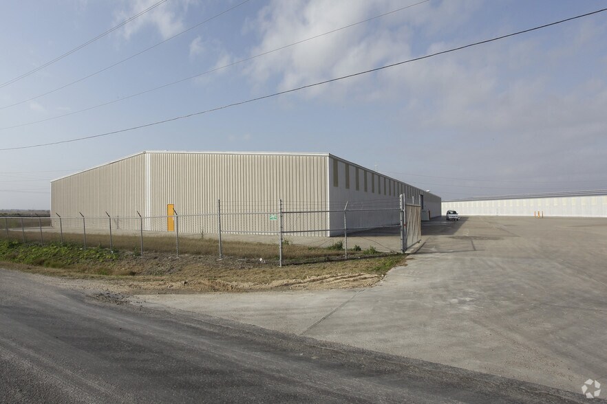 More Photos Of 1141 Heinsohn Rd, Corpus Christi Distribution For Lease