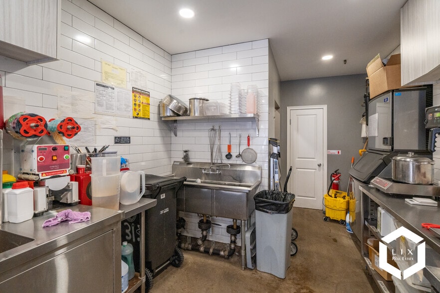 More Photos Of 313 9th St, Brooklyn General Retail For Lease