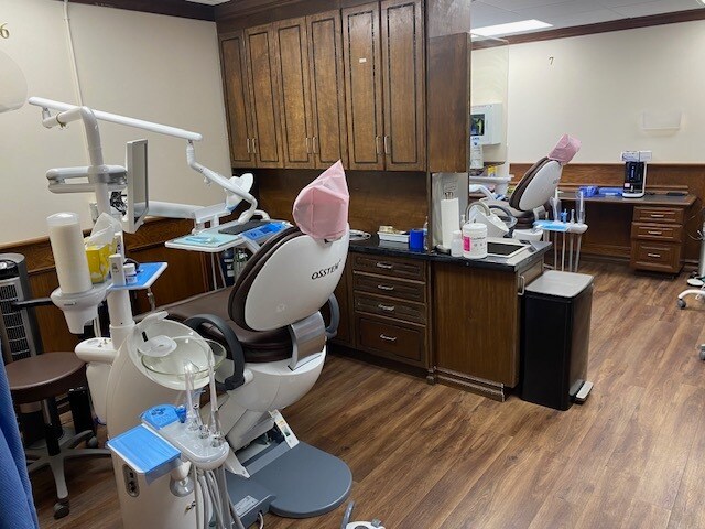 More Photos Of 5995-5997 Brockton Ave, Riverside Medical For Sale