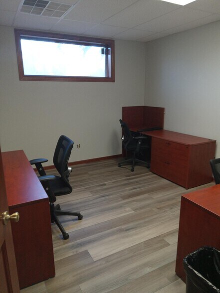 More Photos Of 16 Bronze Pointe, Swansea Office For Lease