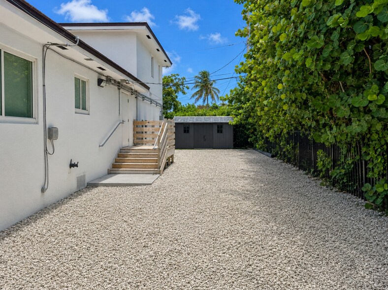 More Photos Of 1031 NE 165th Ter, North Miami Beach Office For Sale