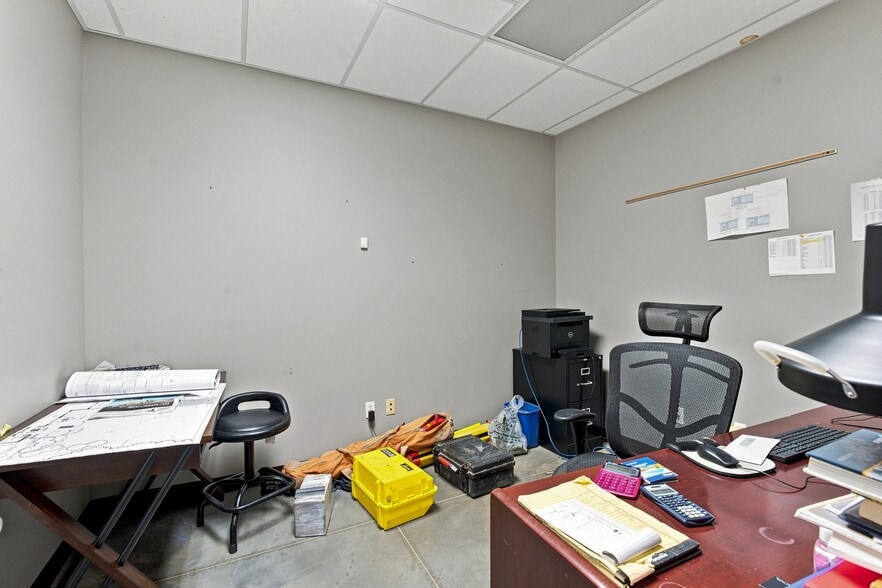 More Photos Of 6115 Robertson Ave, Nashville Warehouse For Lease