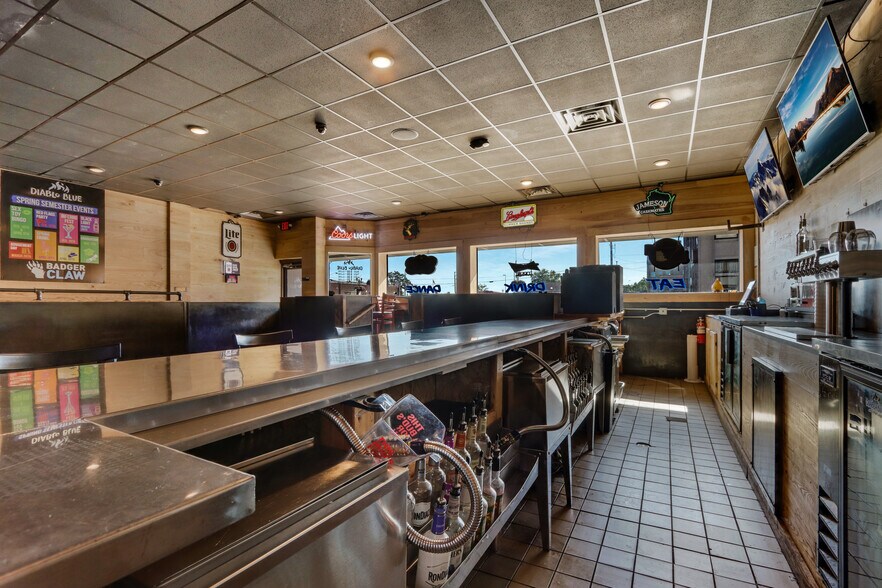 More Photos Of 631 S Broadway St, Menomonie Bar For Sale