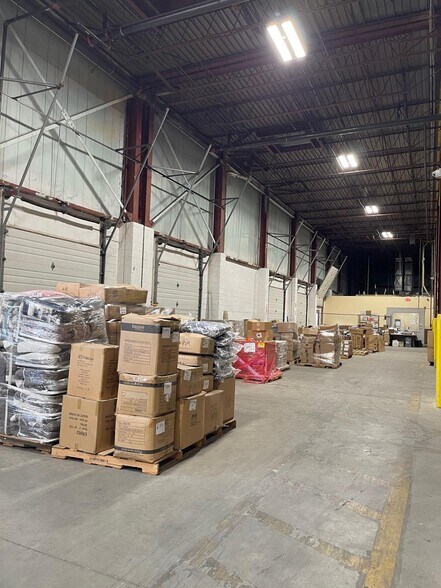 More Photos Of 55 Talmadge Rd, Edison Warehouse For Lease