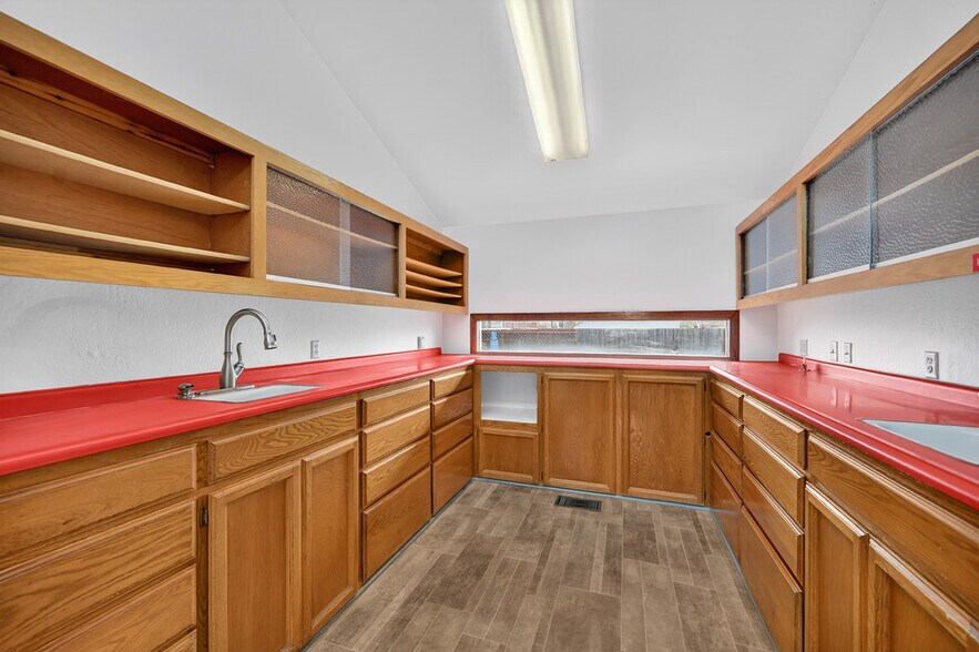 More Photos Of 496 East Ave, Lincoln Medical For Sale