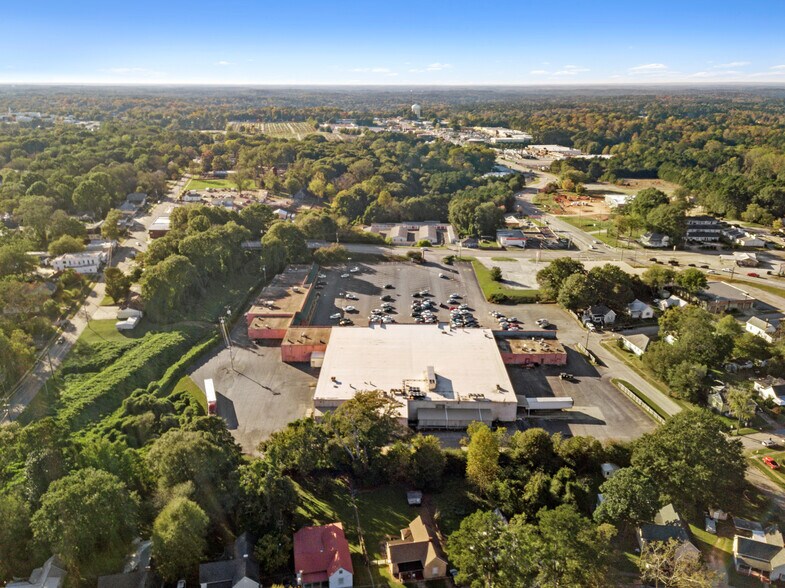 More Photos Of 900 Hogansville Rd, Lagrange Unknown For Lease
