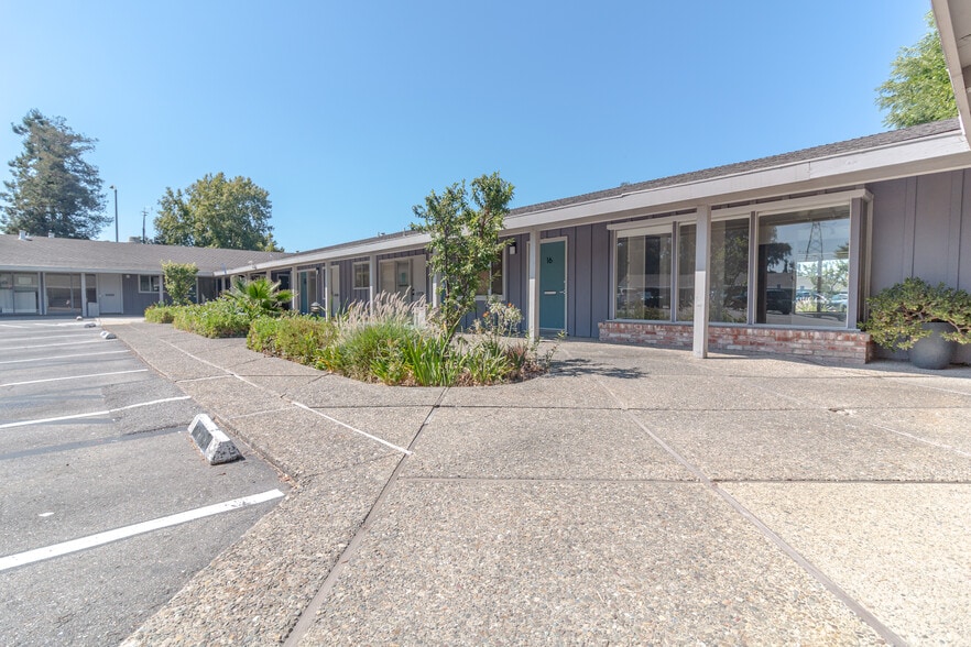 More Photos Of 621 E Campbell Ave, Campbell Medical For Lease