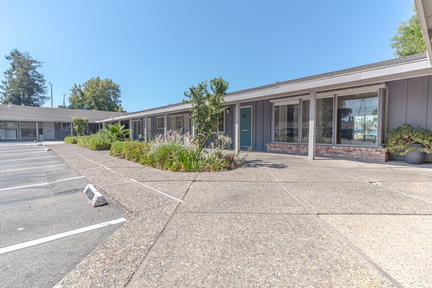 More Photos Of 621 E Campbell Ave, Campbell Medical For Lease