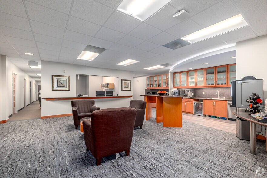 More Photos Of 6135 Park South Dr, Charlotte Coworking Space