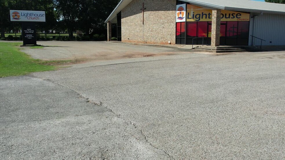 More Photos Of 650 S Doctor M Roper Pky, Bullard Religious Facility For Sale
