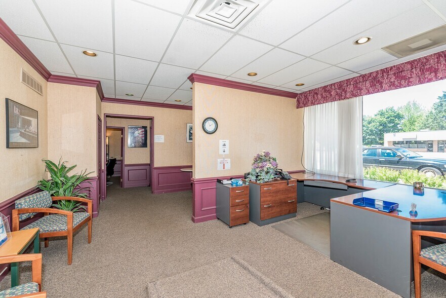 More Photos Of 18735 Ecorse Rd, Allen Park Office For Lease