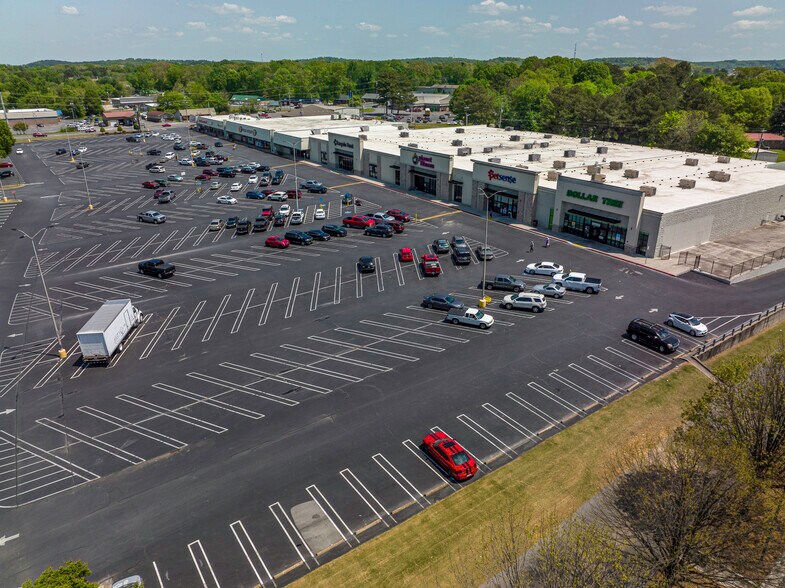 More Photos Of 122 Wc Bryant Pky, Calhoun Storefront For Lease