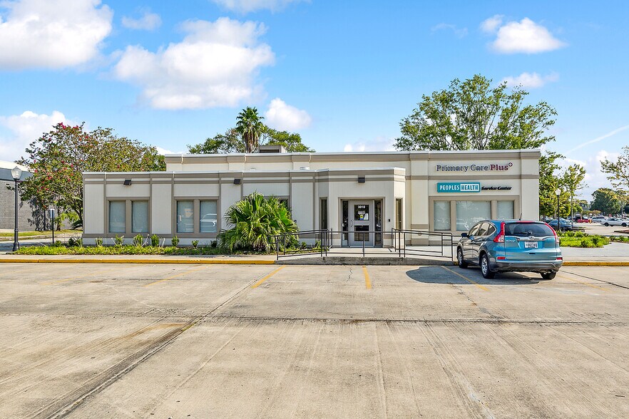 Primary Photo Of 3010 Holiday Dr, New Orleans Freestanding For Sale