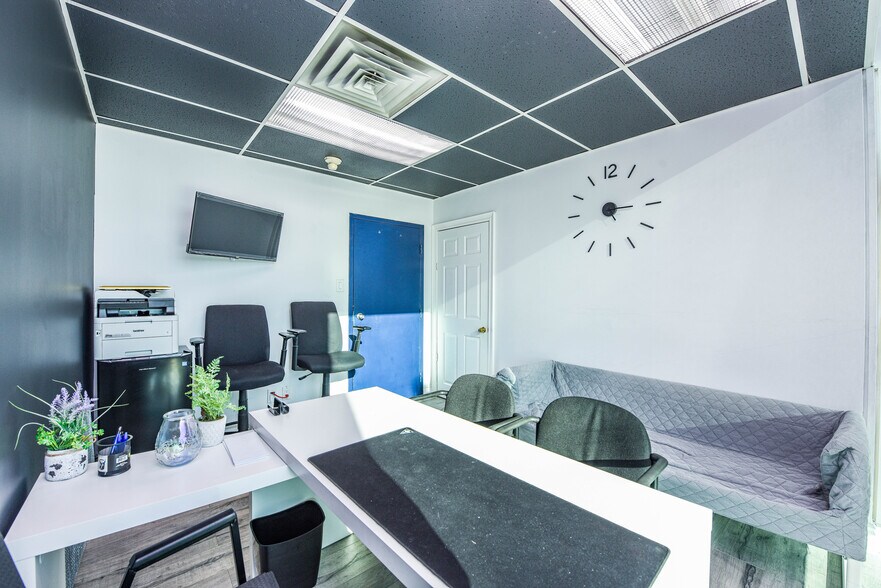 More Photos Of 1300 Steeles Ave E, Brampton Office For Lease