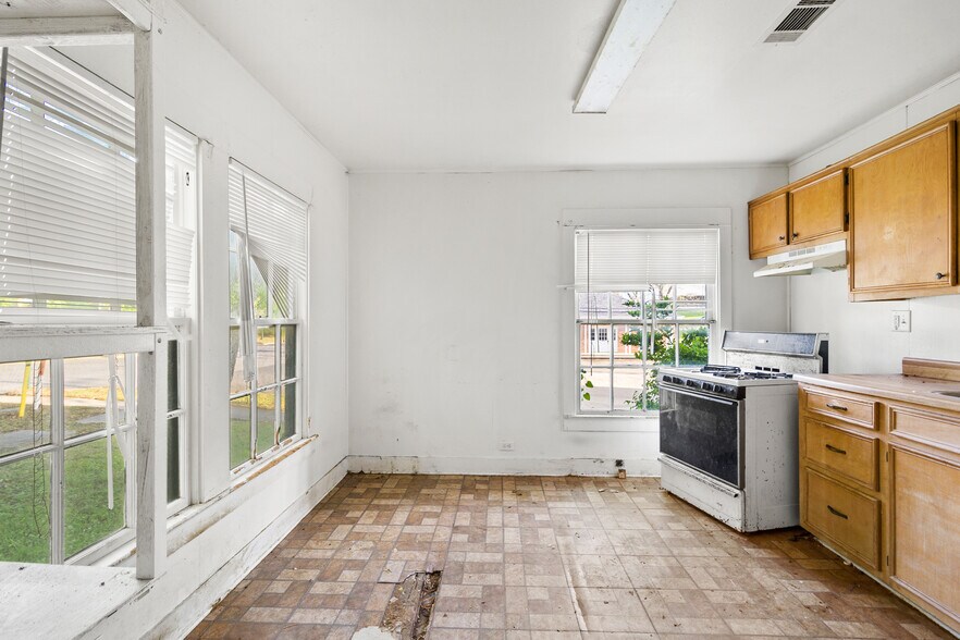 More Photos Of 928 University Ave, Huntsville Apartments For Sale