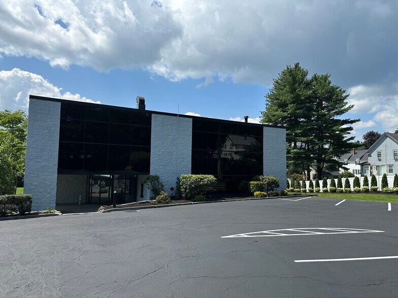 More Photos Of 1 Branch St, Methuen Medical For Sale