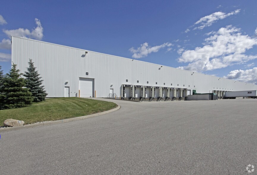More Photos Of 7045 Beckett Dr, Mississauga Warehouse For Lease