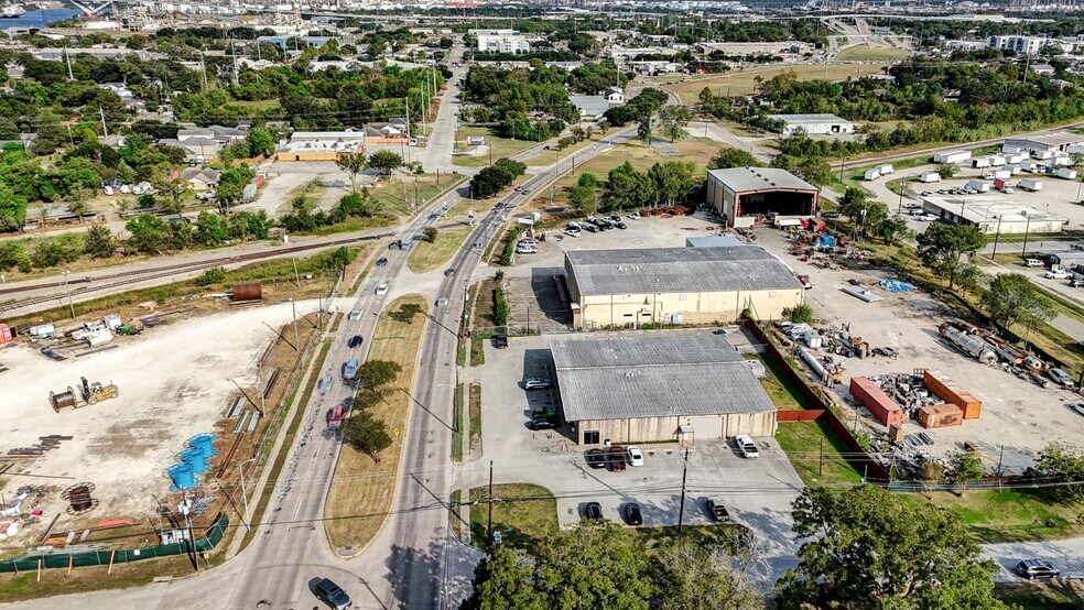 More Photos Of 7510 Lawndale St, Houston Warehouse For Sale