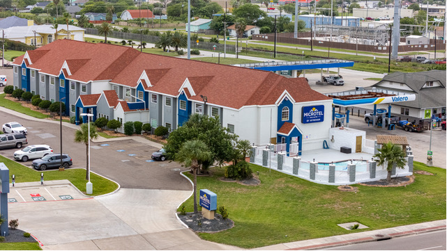 More Photos Of 355 E Goodnight Ave, Aransas Pass Hotel For Sale
