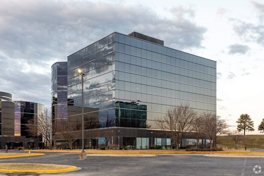 More Photos Of 10150 N Ambassador Dr, Kansas City Coworking Space