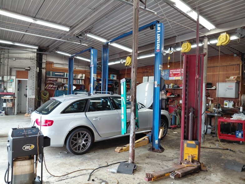 More Photos Of 7 Saratoga Ave, Ballston Spa Auto Repair For Sale