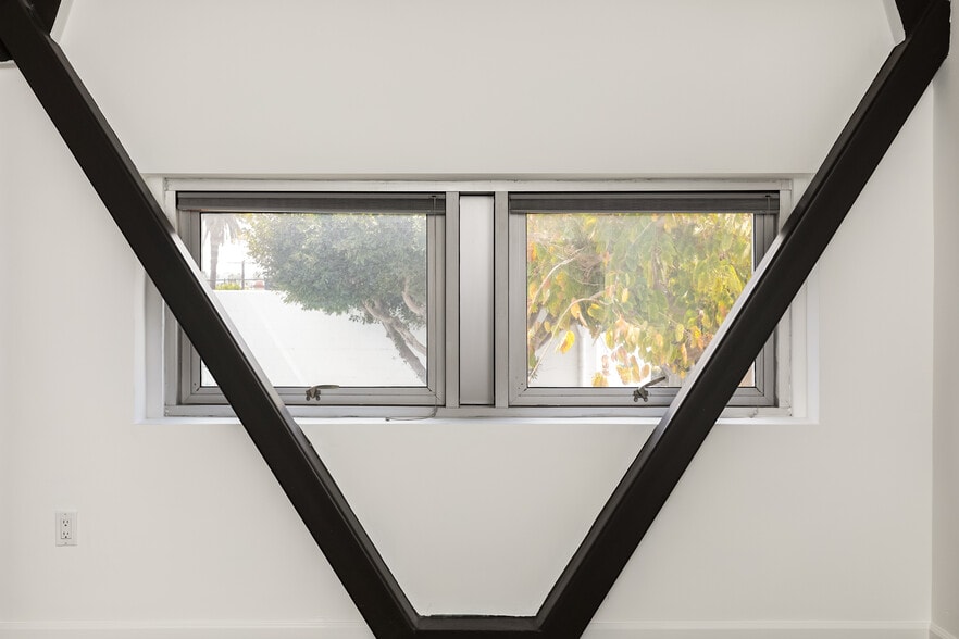 More Photos Of 2100 Abbot Kinney Blvd, Venice Office For Lease