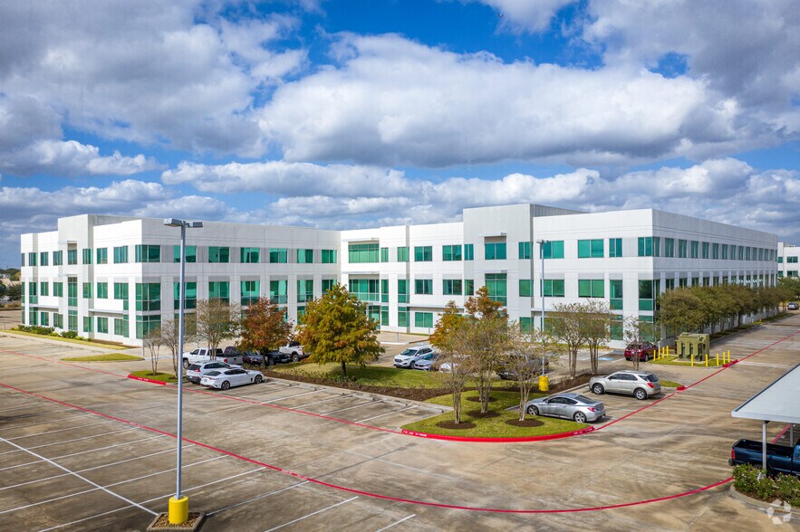 More Photos Of 10343 Sam Houston Park Dr, Houston Office For Lease