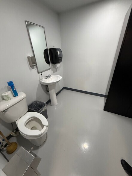 More Photos Of , Upper Marlboro General Retail For Sale