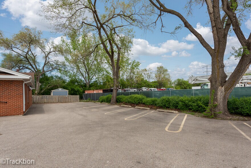 More Photos Of 565 E Saint Charles Rd, Carol Stream Healthcare For Sale