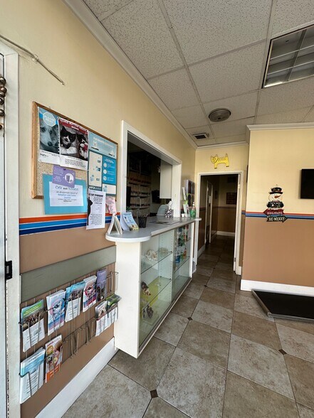 More Photos Of 1304-1306 Wilshire Blvd, Santa Monica Storefront For Lease