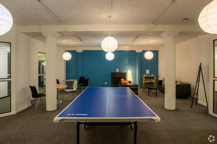 More Photos Of Washington St, Glasgow Office For Lease