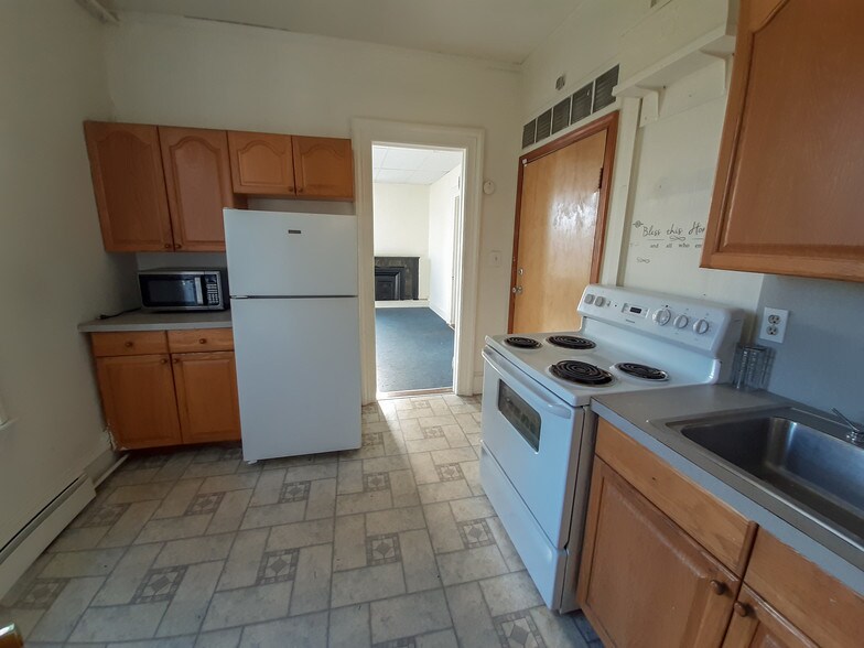 More Photos Of 88 Main St, Broad Brook Apartments For Sale