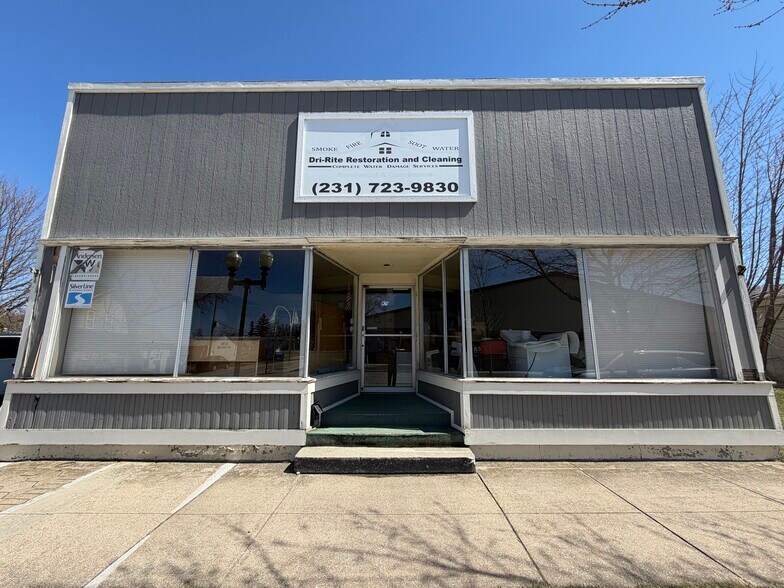 More Photos Of 87 Division St, Manistee Freestanding For Sale