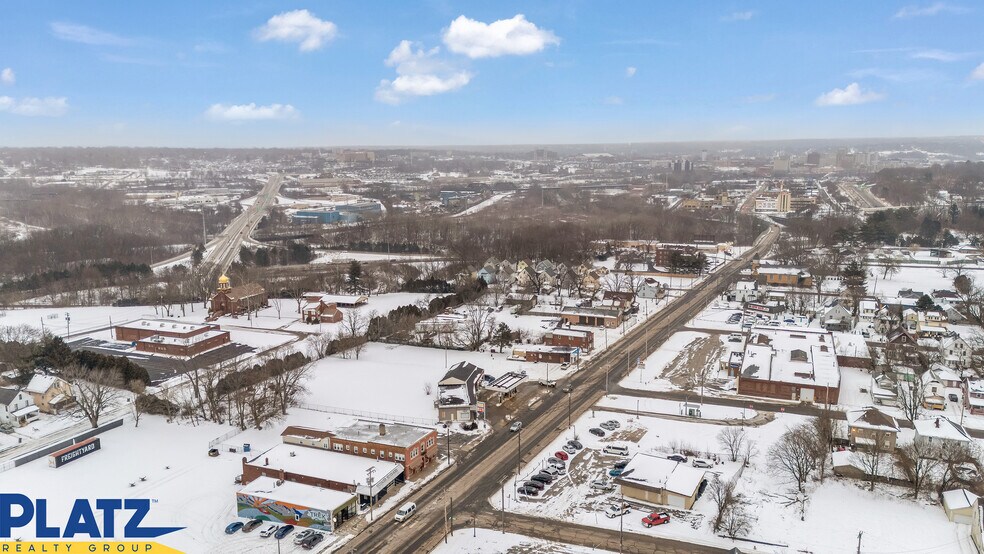 More Photos Of 1586 Mahoning Ave, Youngstown Storefront For Lease