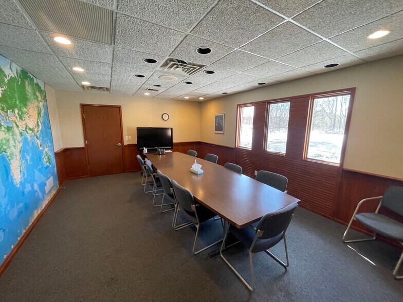 More Photos Of 3186 Pine Tree Rd, Lansing Office For Sale