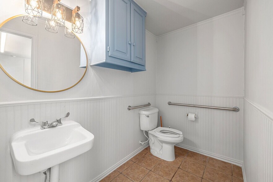 More Photos Of 148 Elm St, Keller Freestanding For Sale