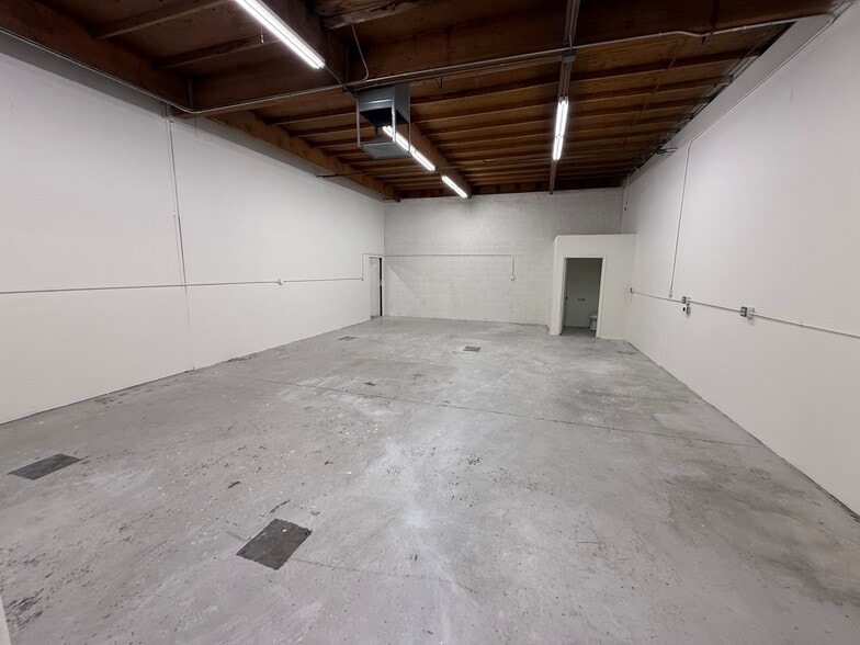 More Photos Of 2853-2855 S 44th St, Phoenix Warehouse For Lease