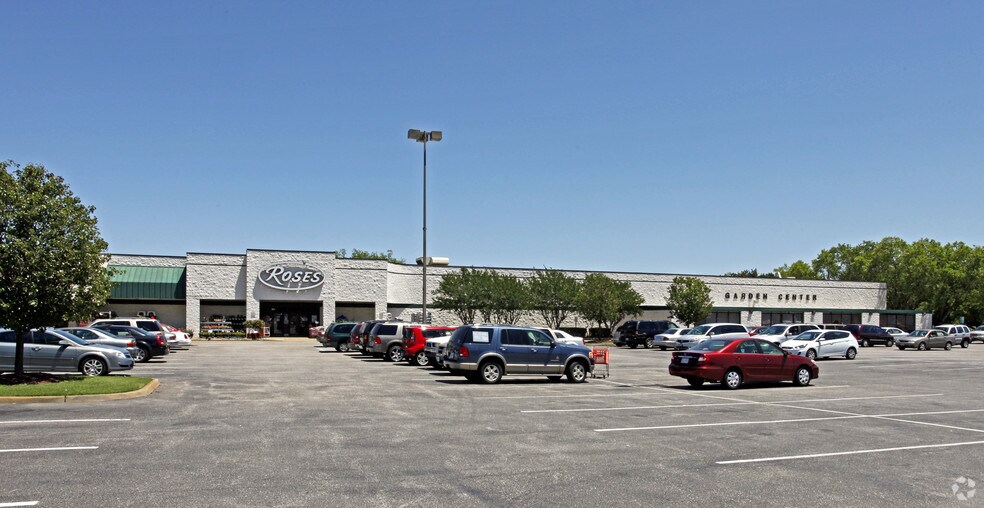 More Photos Of 701 Battlefield Blvd N, Chesapeake Freestanding For Lease