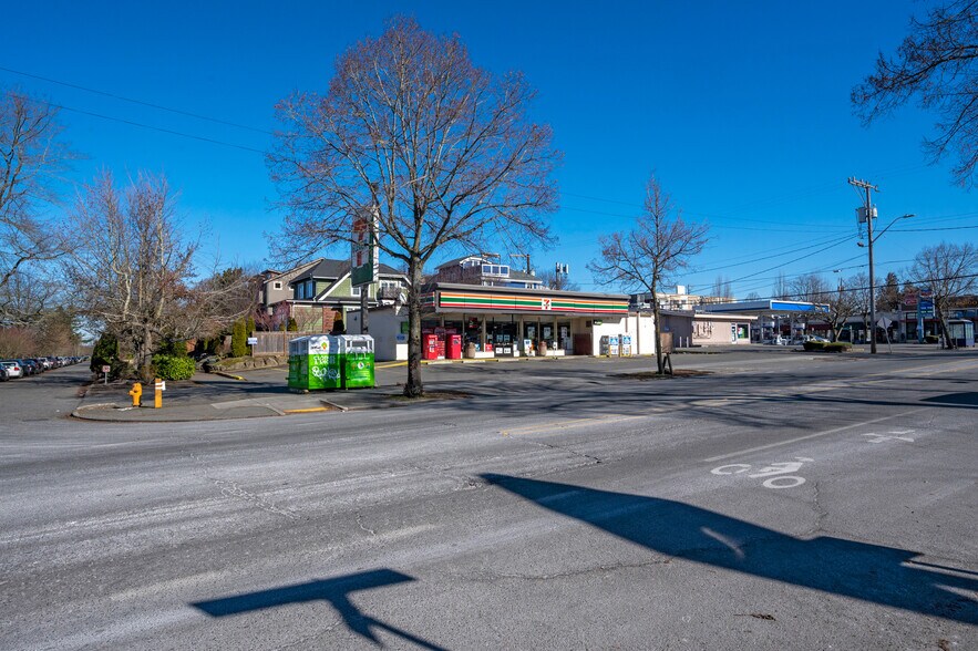 More Photos Of 4312 SW Admiral Way, Seattle Convenience Store For Sale